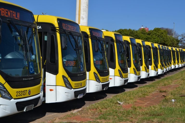 Usuários de ônibus terão mais veículos à disposição nos dias de