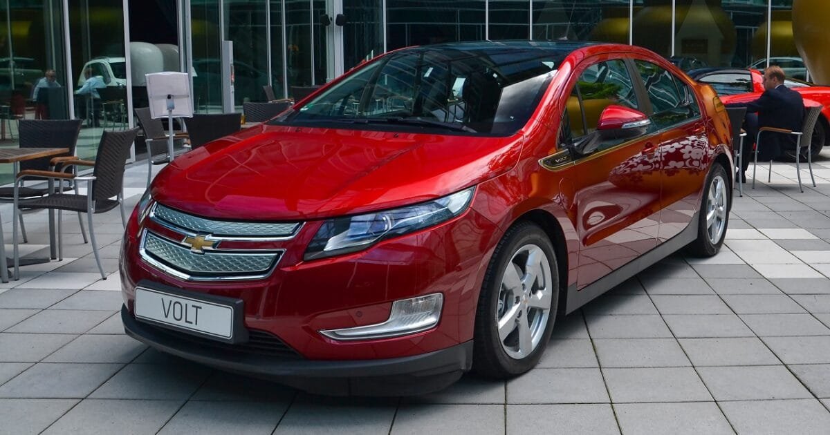 General Motors anuncia volta de híbridos plug-in aos EUA até 2027