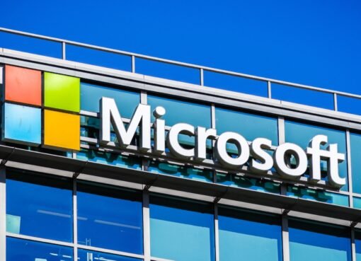 Microsoft demite cerca de mil funcionários