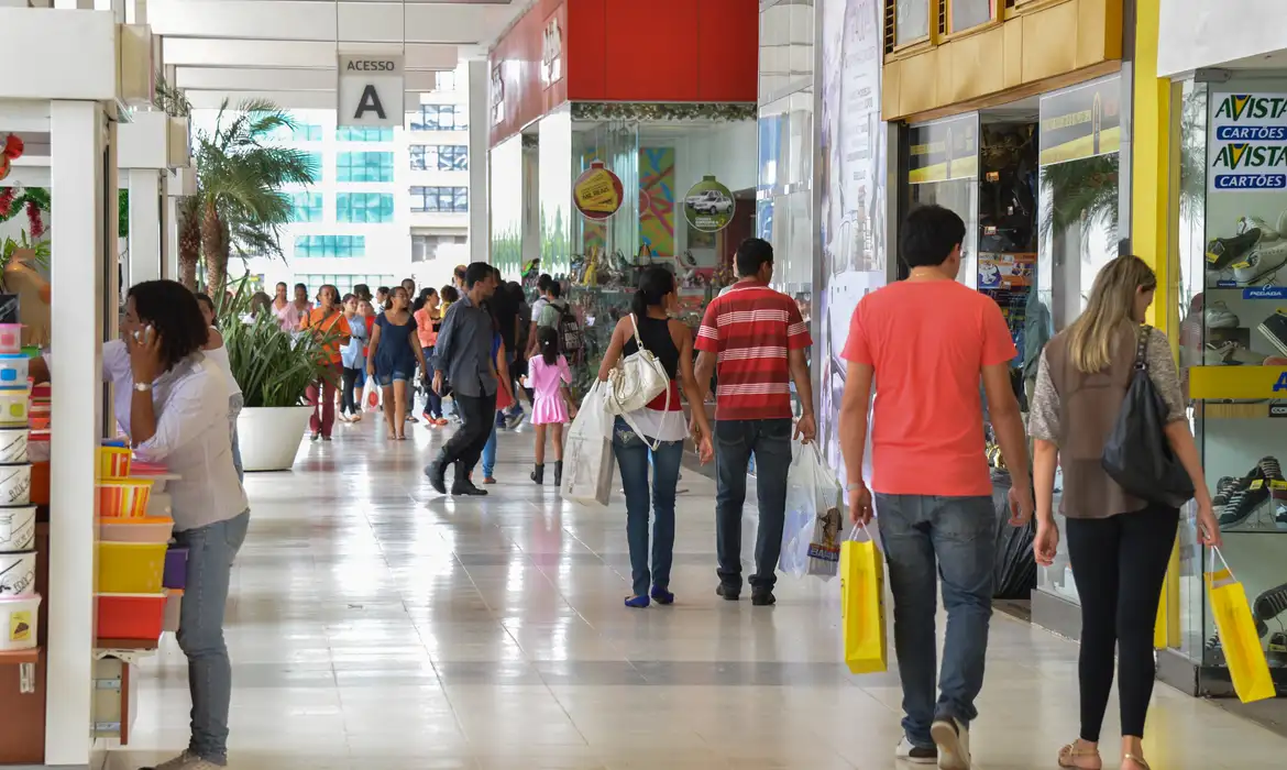 Vendas no comércio crescem 0,5% em setembro e igualam patamar recorde