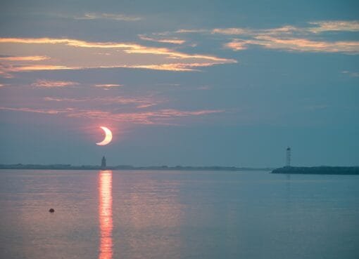 Eclipse parcial do Sol: assista ao fenômeno deste sábado (29)