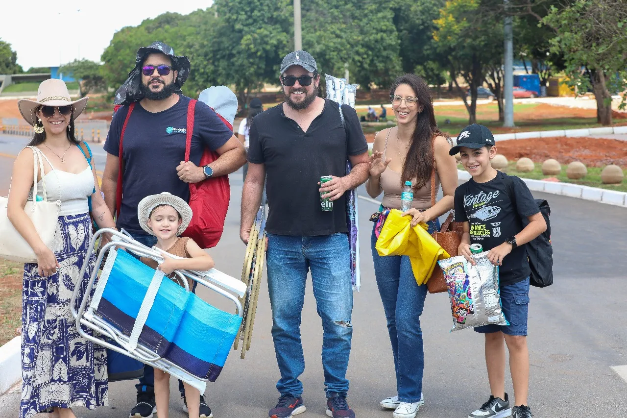 Famílias se entusiasmam com retorno do automobilismo ao Autódromo de Brasília