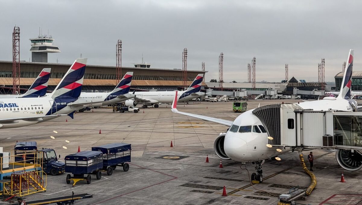 Anvisa atualiza regras de segurança sanitária para aviões e aeroportos
