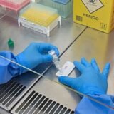 Anvisa atualiza regras sobre controle de qualidade em laboratórios
