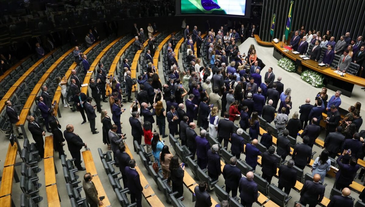 Câmara deve decidir sobre "taxa das blusinhas" nesta segunda