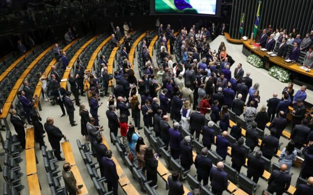 Câmara deve decidir sobre "taxa das blusinhas" nesta segunda