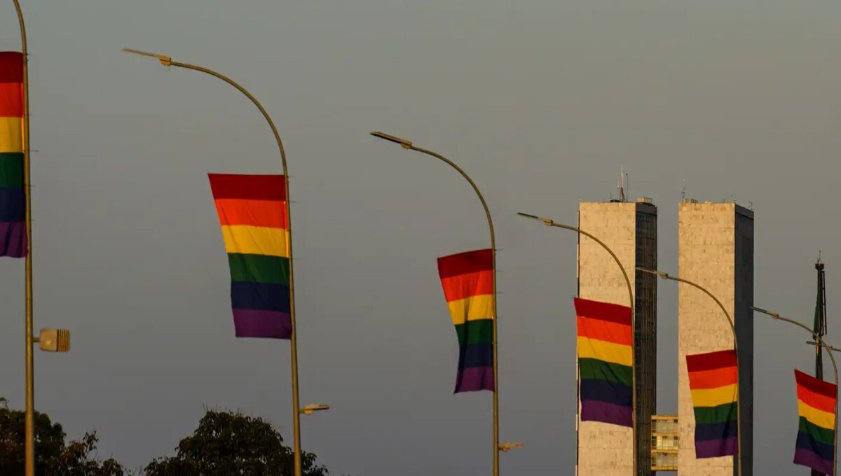 Candidaturas LGBT+ têm recorde em 2026 e se espalham por mais partidos