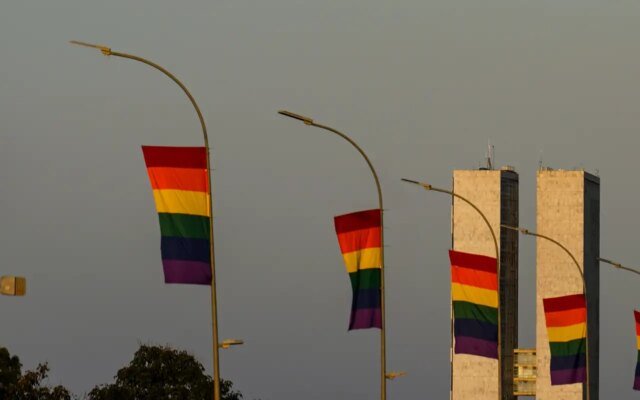 Candidaturas LGBT+ têm recorde em 2026 e se espalham por mais partidos