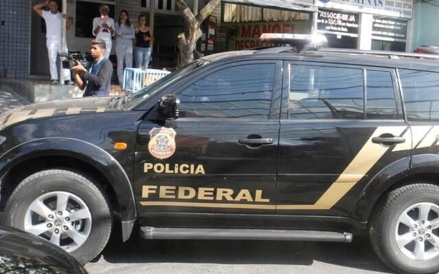 Cláudio Castro é alvo da segunda fase da Operação Sem Refino