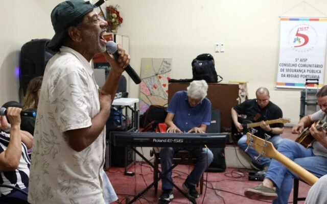 Com 25 anos, grupo musical de pacientes psiquiátricos lança novo álbum