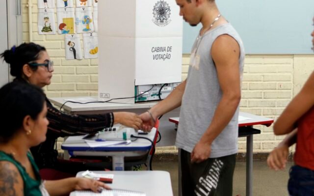 Com envelhecimento da população, eleitorado jovem recua 22% em 16 anos