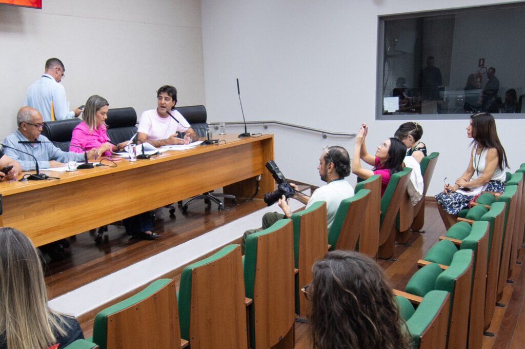 Comissão aprova projetos que alteram a Luos e regularizam equipamentos públicos
