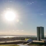 Congresso vota nesta semana fim da escala 6×1 e "taxa das blusinhas"