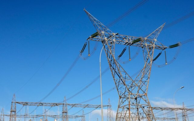 Consumidores poderão escolher fornecedores de energia a partir de 2027