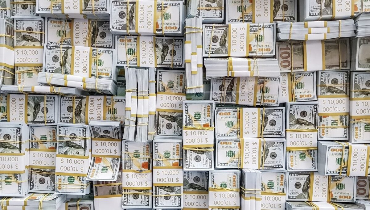 Dólar cai a R$ 5,14 com alívio no mercado externo
