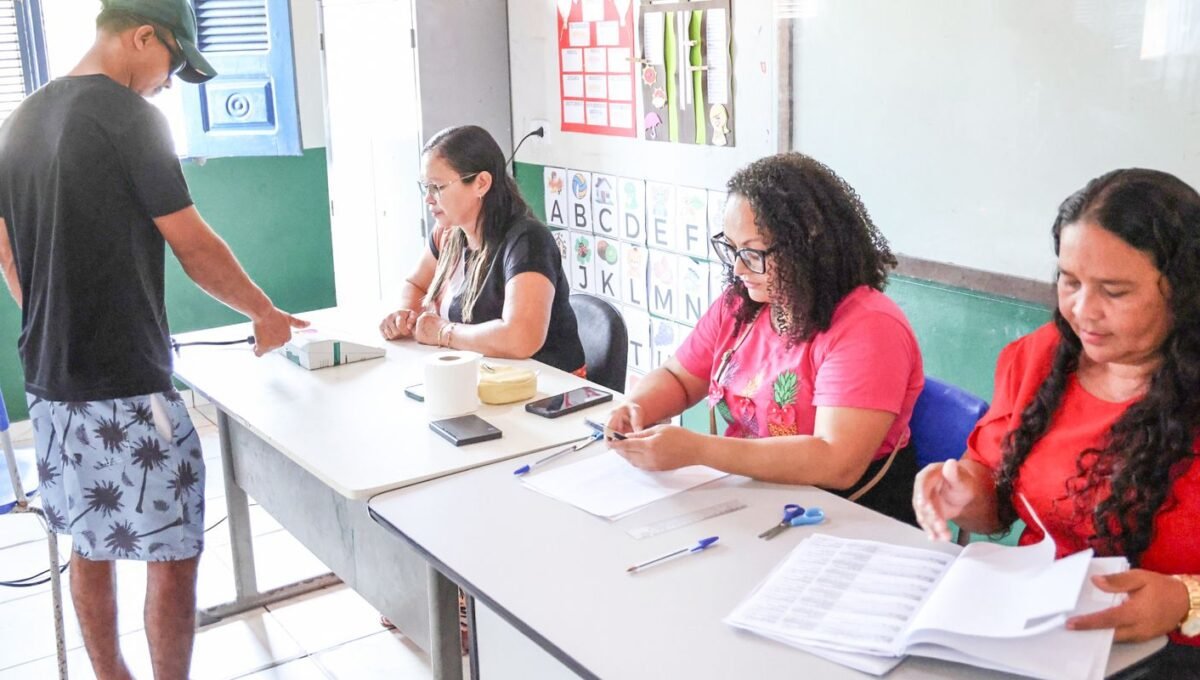 Eleitores participam de eleição simulada no Maranhão