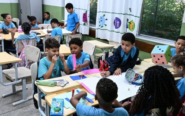 Ensino integral acelera aprendizado de vulneráveis, aponta estudo