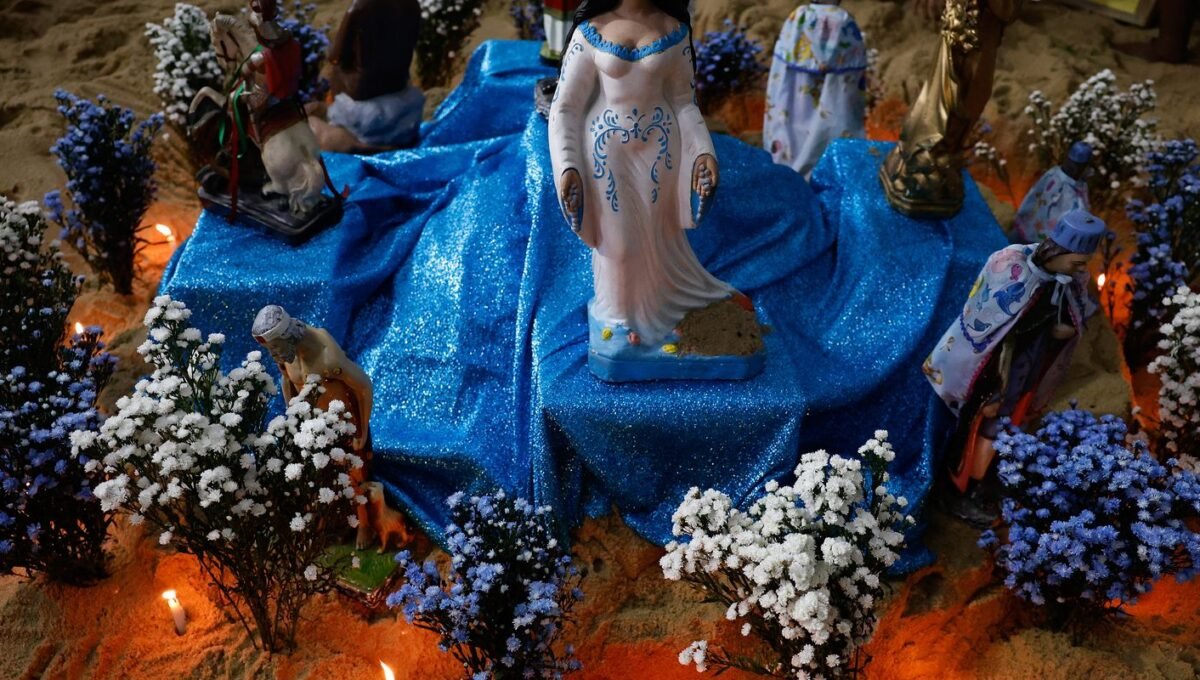 Festejos de Iemanjá movimentam praias de Fortaleza no fim de semana