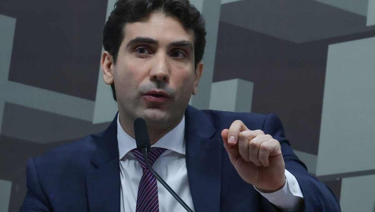 Galípolo critica empresas que pressionam para usar FGC
