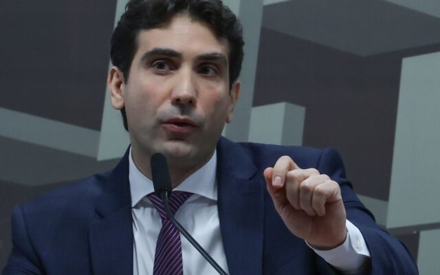 Galípolo critica empresas que pressionam para usar FGC