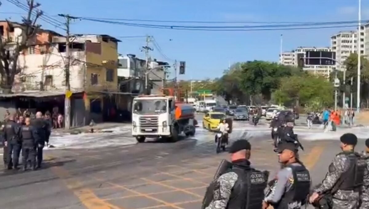 Manifestações contra ação da polícia bloqueiam vias do Rio