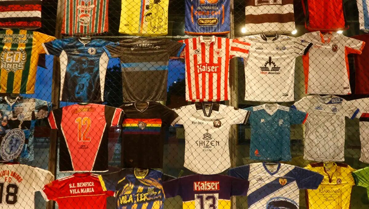 Memórias da Várzea: exposição conta histórias do futebol comunitário