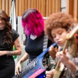 Mulheres do rock defendem mais espaço, segurança e políticas públicas em solenidade na CLDF