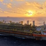 Navio-plataforma da Petrobras atinge produção máxima no pré-sal