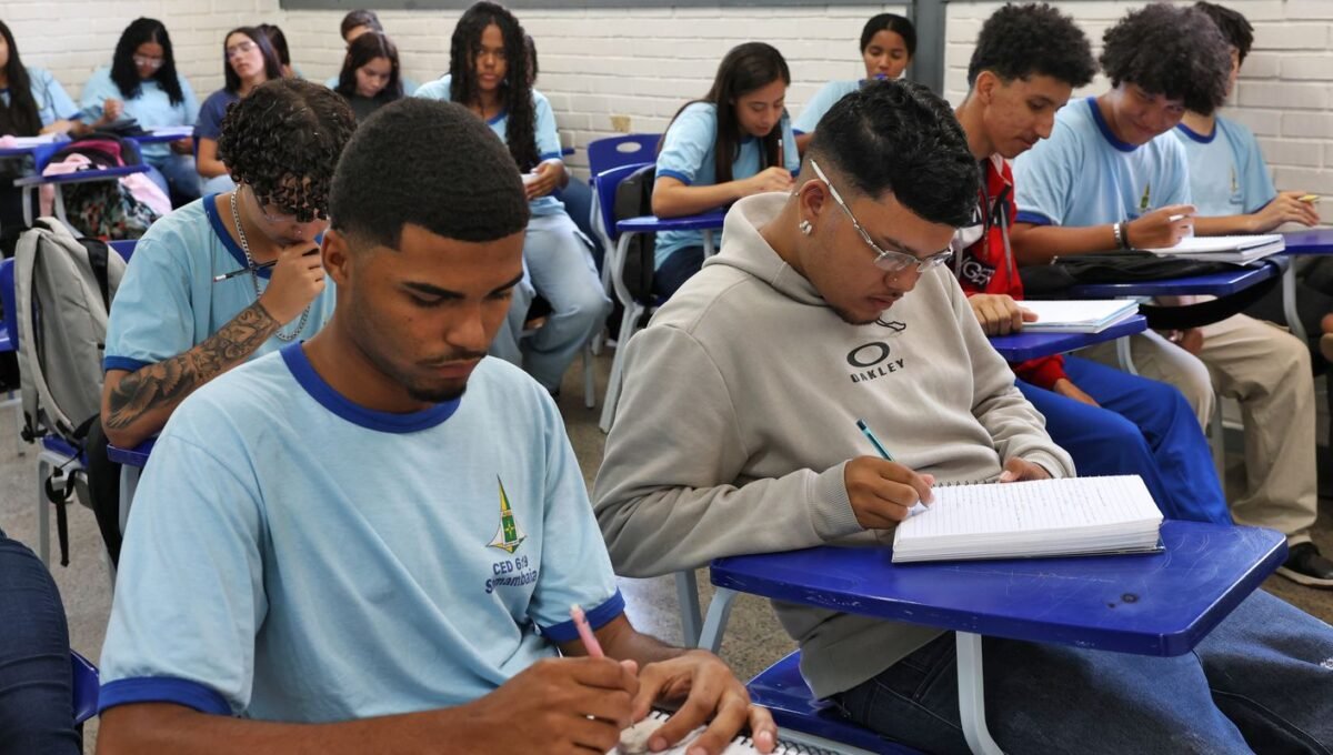 Pé-de-Meia: nascidos em setembro e outubro recebem parcela de R$ 200