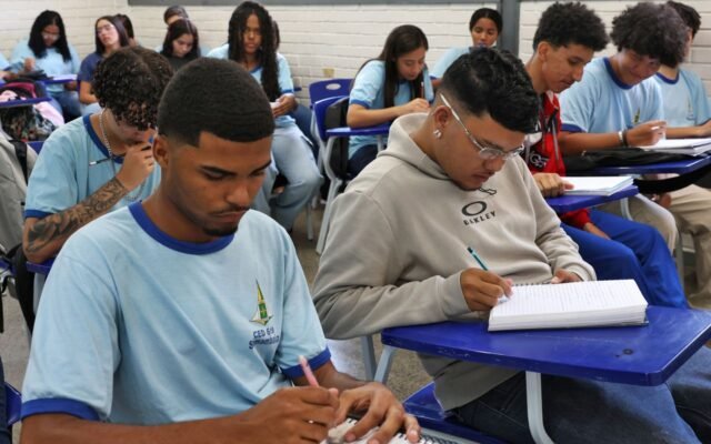 Pé-de-Meia: nascidos em setembro e outubro recebem parcela de R$ 200