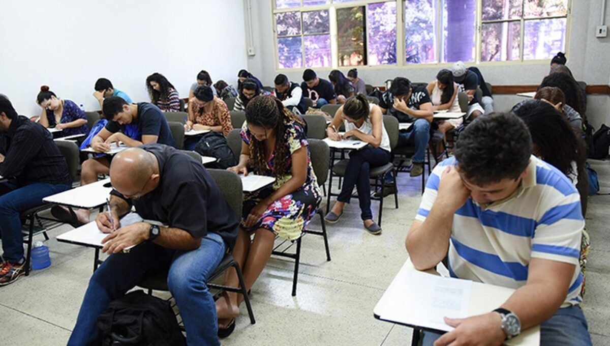 Provas do Encceja são realizadas neste domingo em todo o país