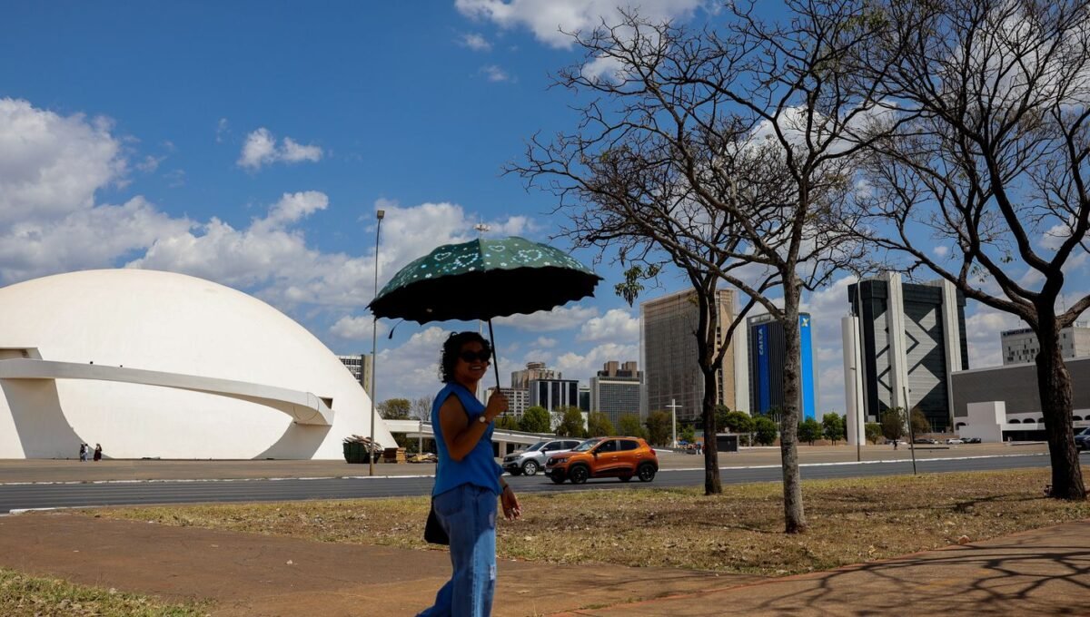 Região Sul tem risco de temporal e granizo; outras regiões têm calor