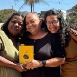 Sarau literário marca final da leitura do livro “A Cabeça do Santo” por idosos de Brazlândia