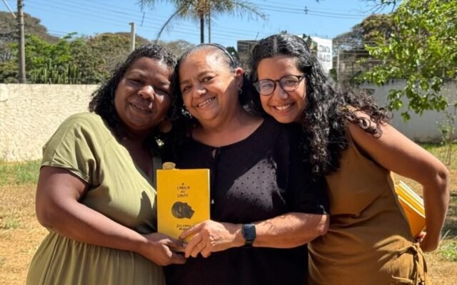 Sarau literário marca final da leitura do livro “A Cabeça do Santo” por idosos de Brazlândia