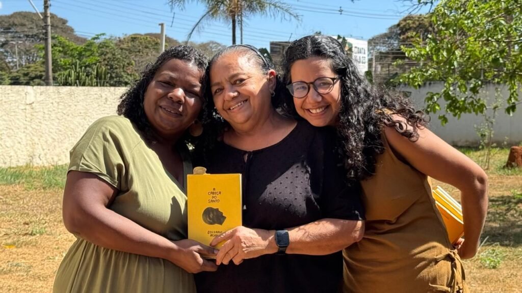 Sarau literário marca final da leitura do livro “A Cabeça do Santo” por idosos de Brazlândia