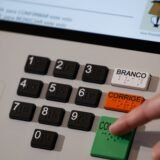 TRE-RJ pede que eleitores confiram se locais de votação se mantêm