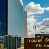 TSE recebe embaixadores nesta segunda para defender urna eletrônica 