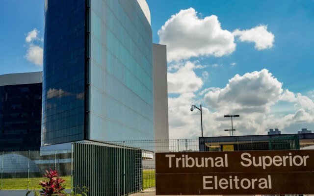 TSE recebe embaixadores nesta segunda para defender urna eletrônica 