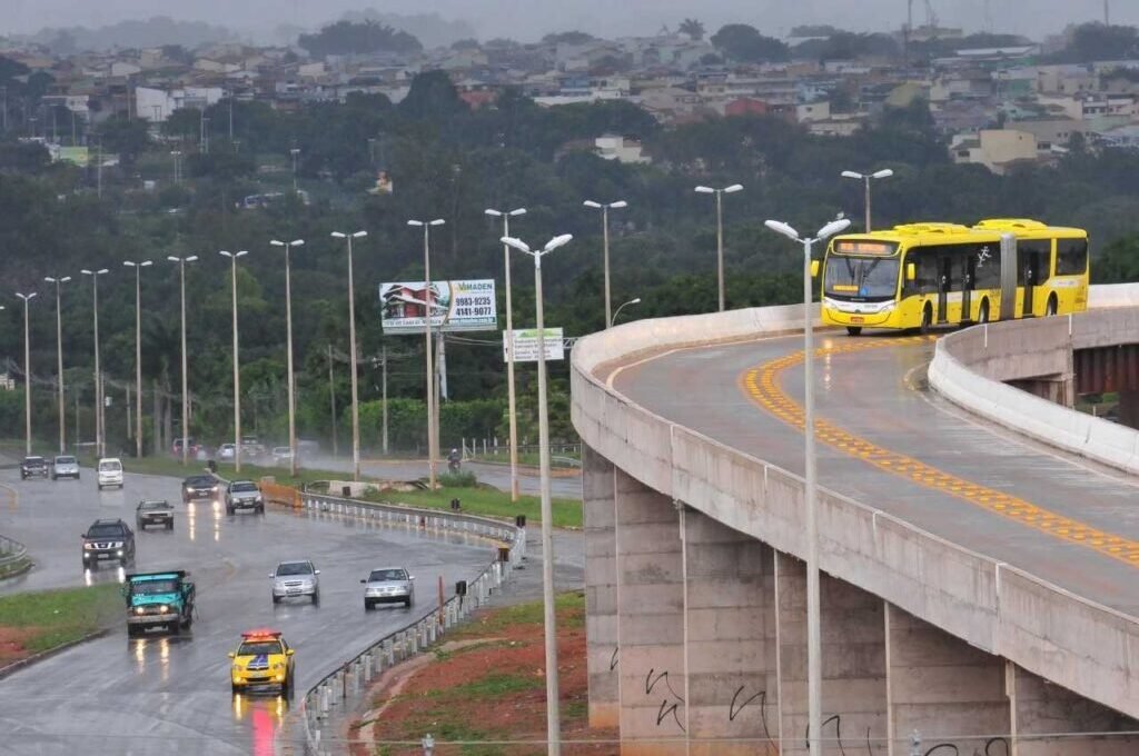 Taxistas do DF poderão circular no corredor exclusivo do BRT Sul a partir desta quarta-feira (26)