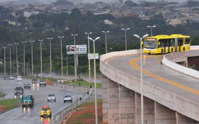 Taxistas do DF poderão circular no corredor exclusivo do BRT Sul a partir desta quarta-feira (26)