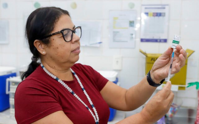 Vacinas contra sarampo, covid-19 e outras doenças estão disponíveis neste sábado (15)