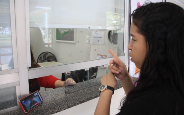 Ampliado o acesso de pessoas surdas aos serviços públicos do Distrito Federal