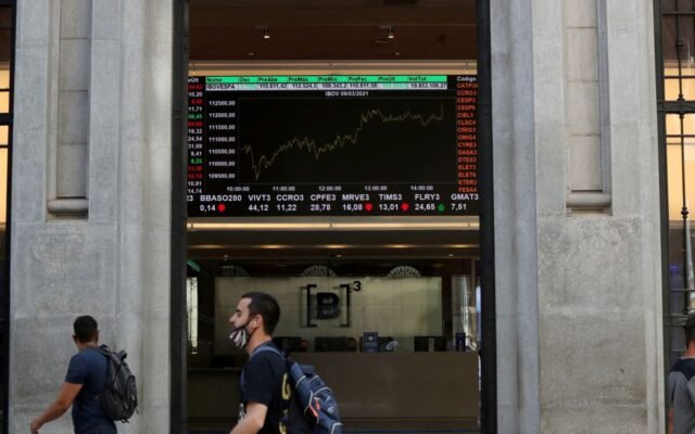 Bolsa sobe 1,3% e atinge maior nível em quase quatro meses