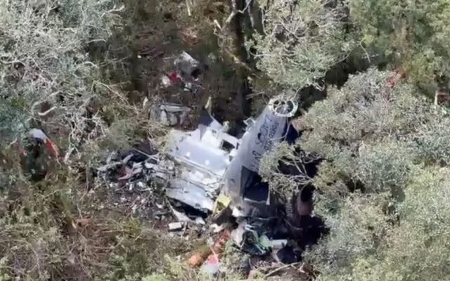 Bombeiros encontram helicóptero com corpo do cantor Rick