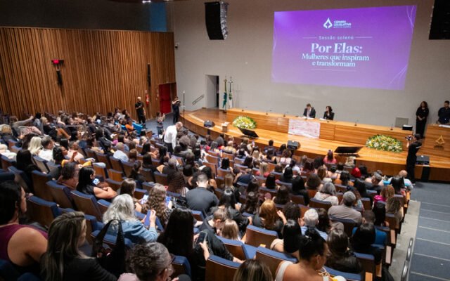 CLDF homenageia mulheres que enfrentam a violência doméstica e o feminicídio