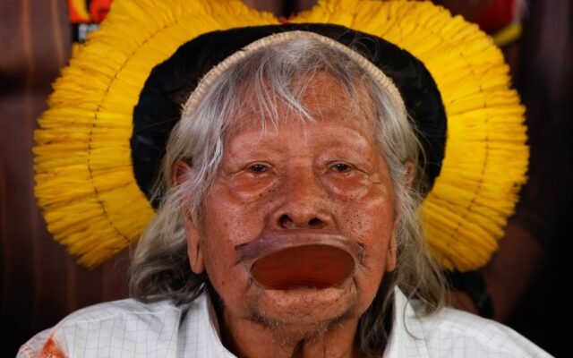 Cacique Raoni, de 94 anos, recebe cuidados paliativos em Mato Grosso