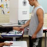 Caminhos da Reportagem: importância do voto para jovens e idosos