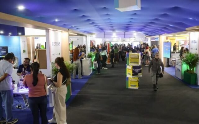 DF recebe feira gratuita para orientar interessados em estudar nos EUA