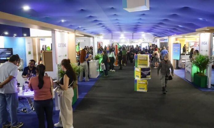 DF recebe feira gratuita para orientar interessados em estudar nos EUA