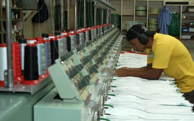 Economia recua 0,4% na passagem de junho para julho, estima FGV